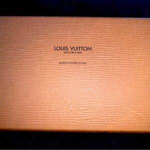 Authentic Louis Vuitton 6-key case great condition. VTNG